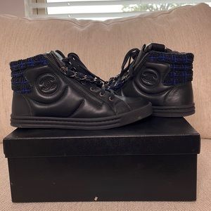 I’m selling an authentic Chanel sneaker. The shoes are in great condition.